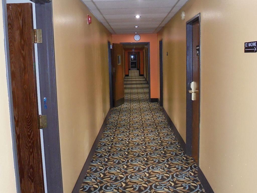 Super 8 By Wyndham Okawville Εξωτερικό φωτογραφία